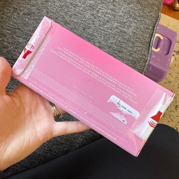 Jaclyn Cosmetics Strawberry Feels Palette - Picture 2 of 3